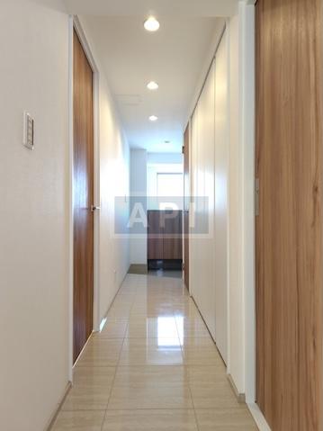 |  Interior photo 10