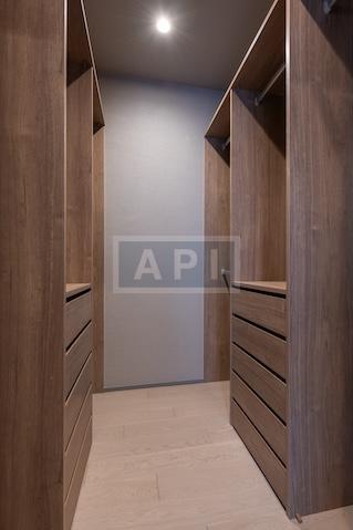  |  Interior photo 16