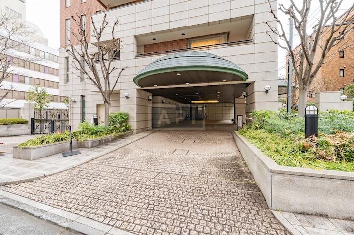  |  Exterior photo 04