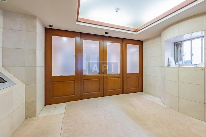  |  Exterior photo 05