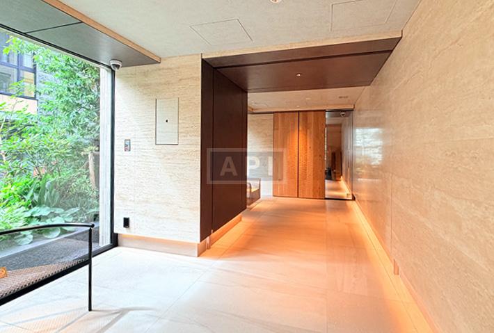  |  Exterior photo 05