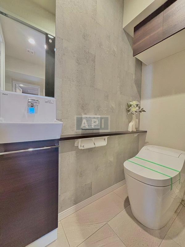  |  Interior photo 10