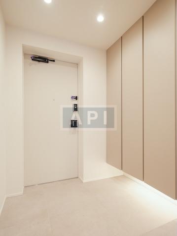  |  Interior photo 13