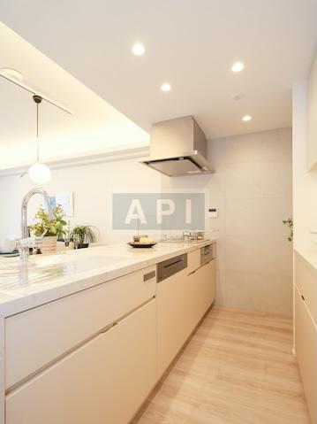  |  Interior photo 04