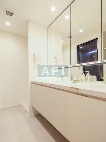  |  Interior photo 06