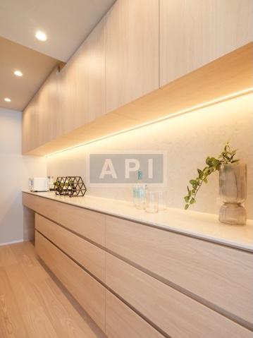  |  Interior photo 04