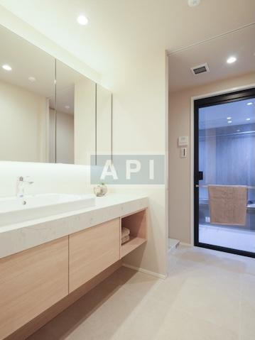  |  Interior photo 05