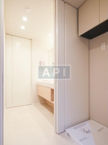  |  Interior photo 10