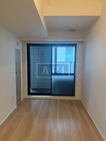  |  Interior photo 04