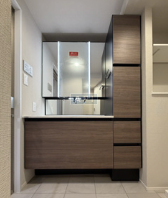  |  Interior photo 04