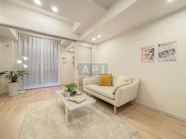  |  Interior photo 03
