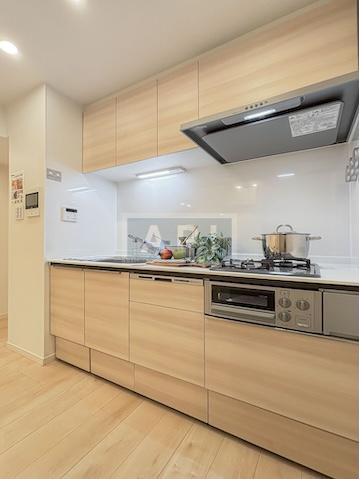  |  Interior photo 04