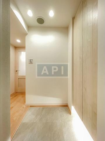  |  Interior photo 12