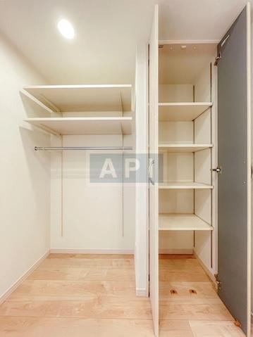  |  Interior photo 10