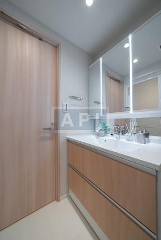  |  Interior photo 05