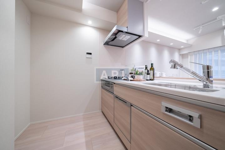  |  Interior photo 04