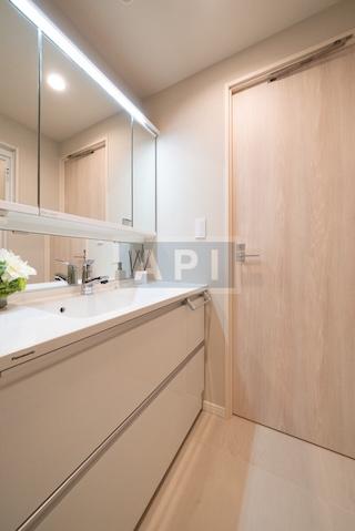  |  Interior photo 05