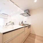  |  Interior photo 04