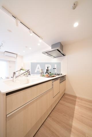  |  Interior photo 04