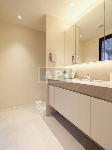  |  Interior photo 07