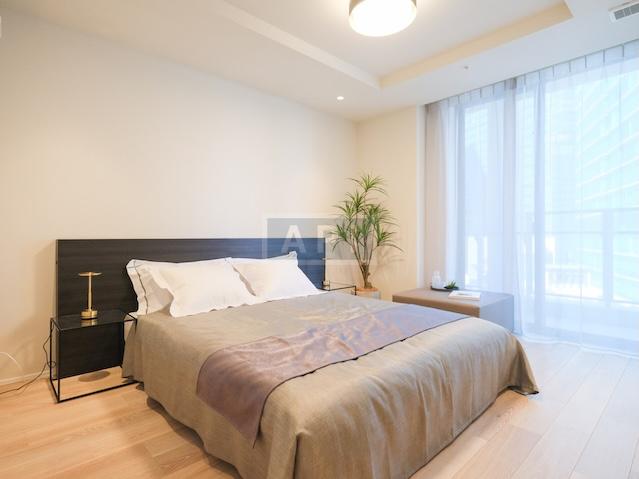  |  Interior photo 10