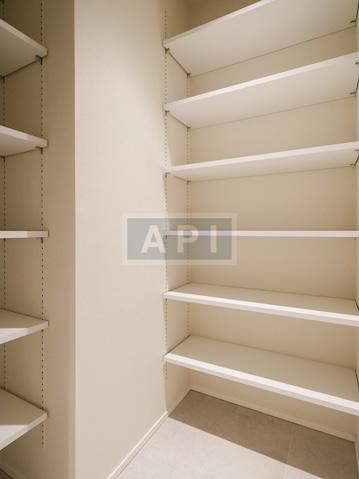  |  Interior photo 14