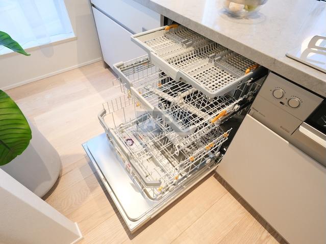  |  Interior photo 05