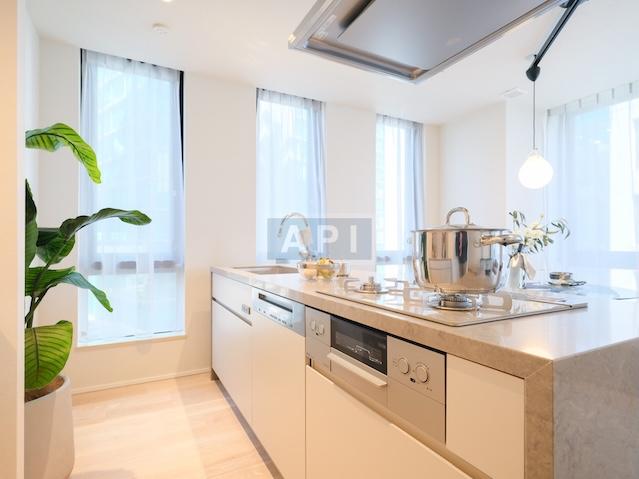  |  Interior photo 04