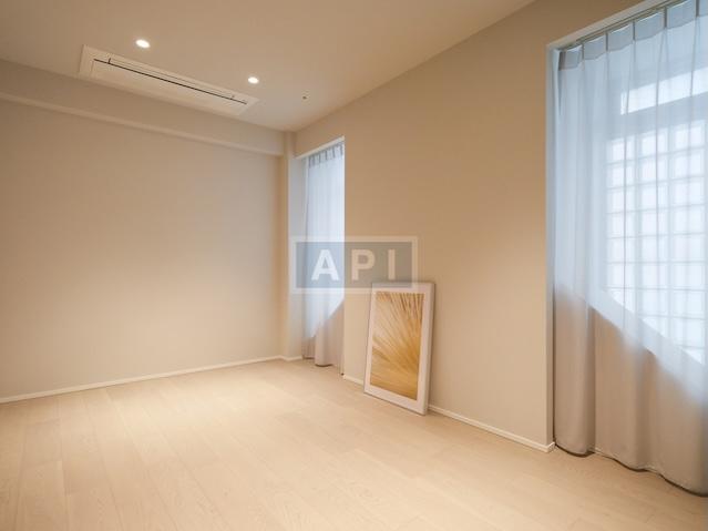  |  Interior photo 11