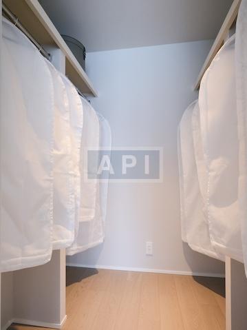  |  Interior photo 10