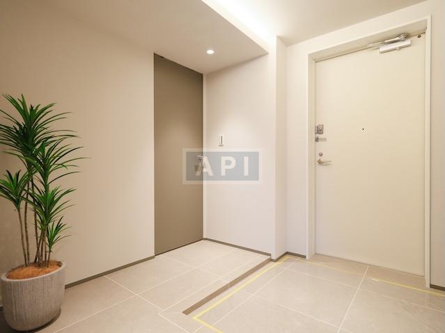  |  Interior photo 14