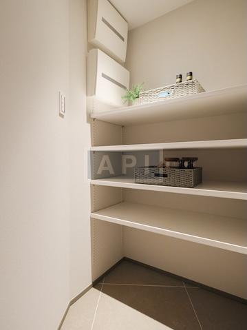  |  Interior photo 12
