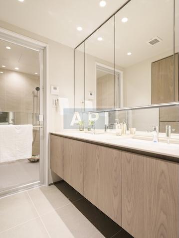  |  Interior photo 06