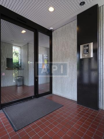  |  Exterior photo 04