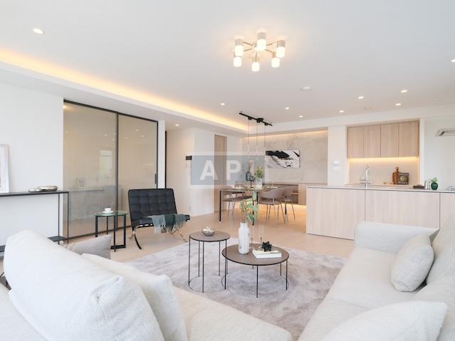  |  Interior photo 04