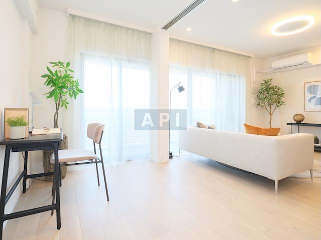  |  Interior photo 04