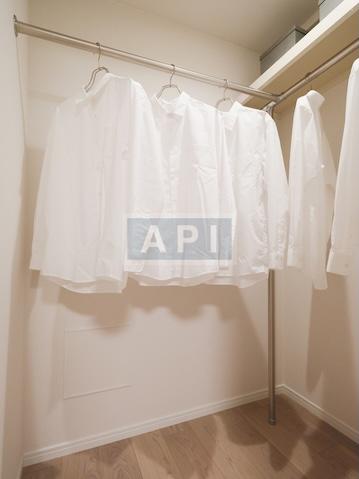  |  Interior photo 14