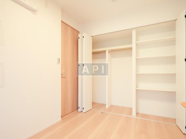  |  Interior photo 10