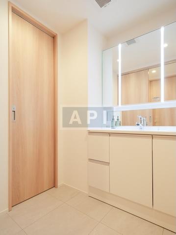  |  Interior photo 06