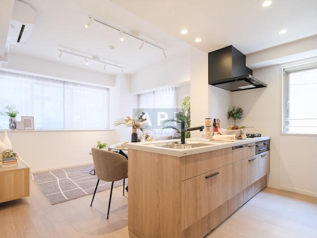  |  Interior photo 04
