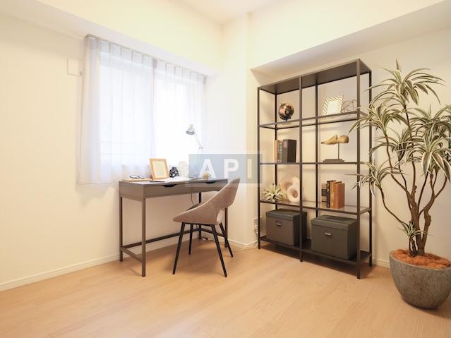  |  Interior photo 10