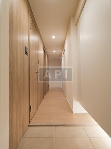  |  Interior photo 12