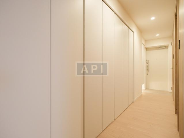  |  Interior photo 11