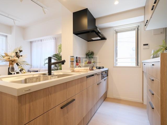  |  Interior photo 03