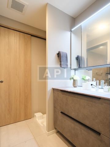  |  Interior photo 05