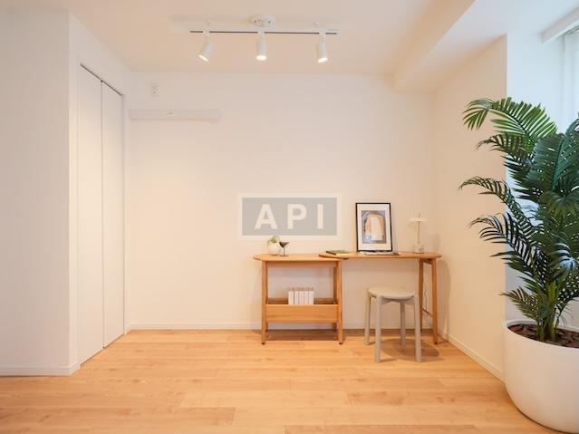  |  Interior photo 11