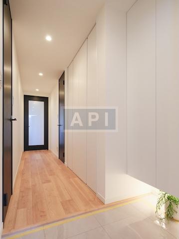  |  Interior photo 12