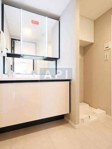  |  Interior photo 06