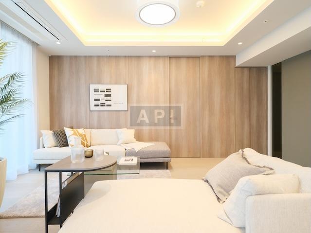  |  Interior photo 04