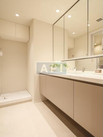  |  Interior photo 07